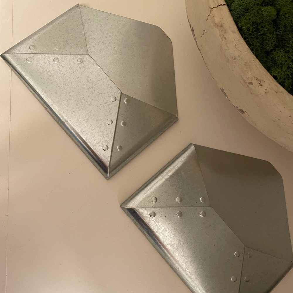 Set of two metal envelopes